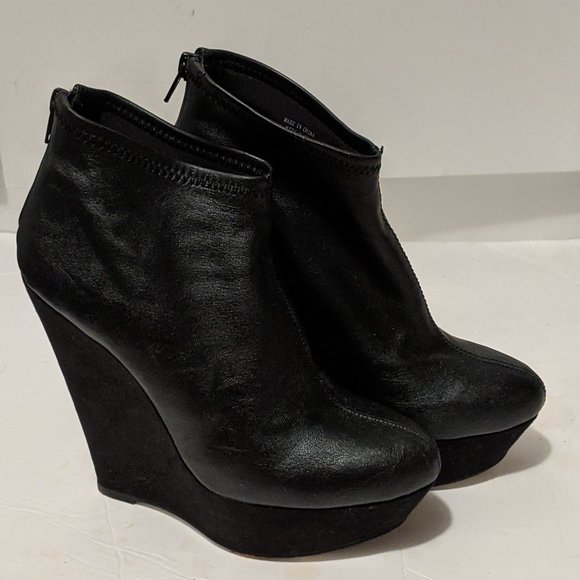 Bakers Rory Wedge Platform Booties - Picture 2 of 5